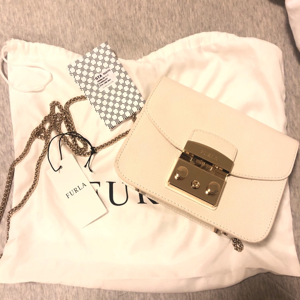 ❌sold❌Furla Metroplis White Crossbody